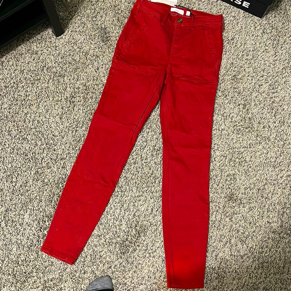 Red a loves a skinny jeans